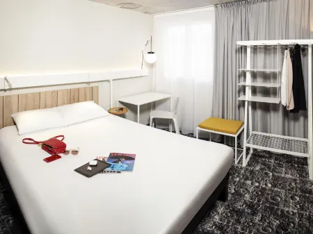 Ibis Pontarlier Отели в г. Монперё