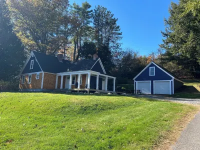 Located steps away to town park, hiking, popular & nationally recognized Main St Hotels near Track-Side Farm & Garden Center