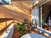 Garden Retreat Near the Beach