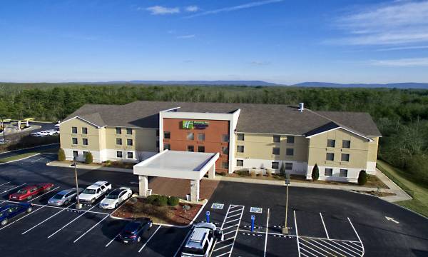 Holiday Inn Express & Suites Crossville by IHG