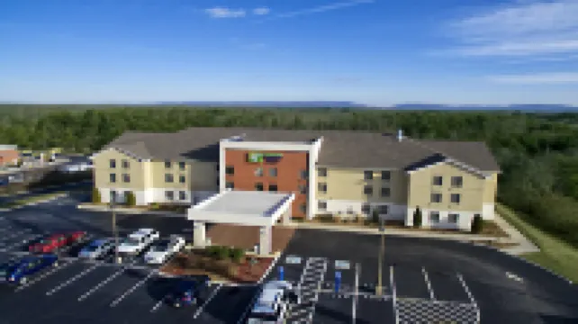 Holiday Inn Express & Suites CROSSVILLE by IHG