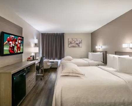 Red Roof Plus+ Boston - Logan Hotels in Essex County