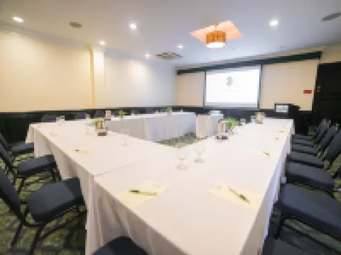 Courtleigh Hotel & Suites Hotels in Kingston