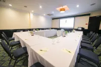 Courtleigh Hotel & Suites