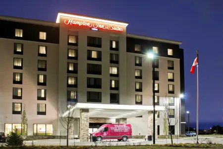 Hampton Inn & Suites by Hilton Saskatoon Airport Отели рядом с достопримечательностью «Университет Саскачевана»