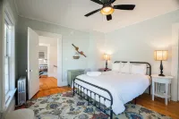 Historic Riverfront House: 5 Bedrooms 3.5 Baths on 5 Acres Hotels in Bridgewater