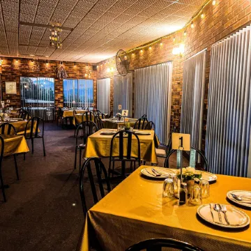 Mountain Creek Motel Bar & Restaurant