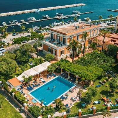 Hotel Villa Svizzera Terme Отели рядом с достопримечательностью «Пляж Сан-Франческо»