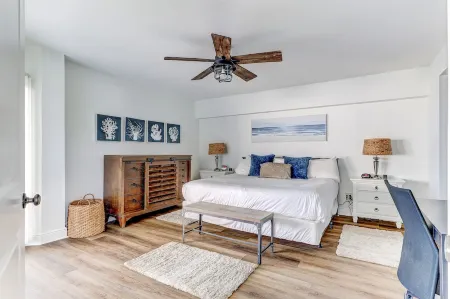 OCEANFRONT 4b/3ba St. Pete/Clearwater. Heated Pool. Patio. Paddleboards