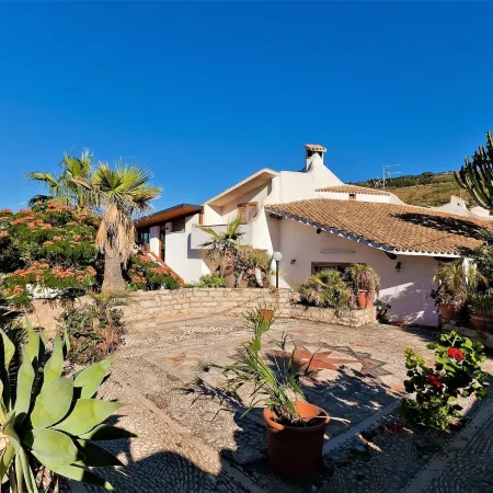 Equipped Villa with Private Pool and Panoramic Sea Views