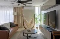 Walk to Beach & Restaurants 1Br w/City Views