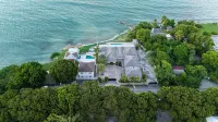 Turtle Cove House by le Haus