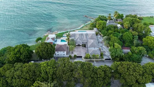 Turtle Cove House by le Haus