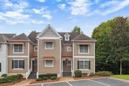 King’s Creek Resort by Spinnaker Отели рядом с достопримечательностью «Национальный исторический парк Йорктаун Батлфилд | Колониал»