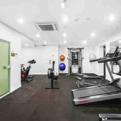Surfers Paradise 2-Bed Near Beach with Pool & Gym Fitness & Recreational Facilities