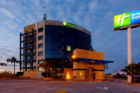 Holiday Inn Express Nuevo Laredo Отели в г. Нуево Ларедо
