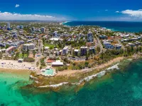 Bright 2-Bed Apartment with Stunning Ocean Views
