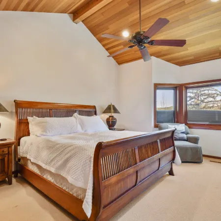 Perfect Getaway! Lakeside at Deer Valley 4bd – Pool, Hot Tub, A/C, Walk to Slopes & Main St