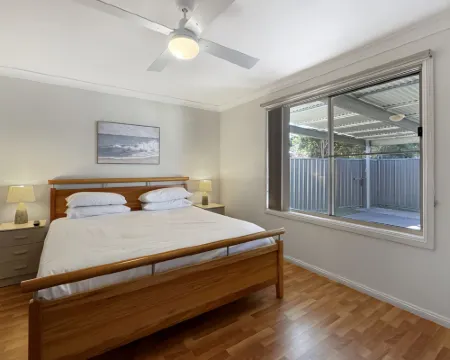 Spacious 4-Bed Home 2-Min to the Beach Hotels in Broulee