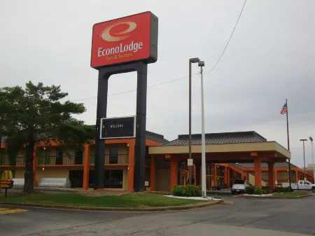 Econo Lodge Inn and Suites - Jackson