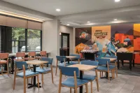 Home2 Suites by Hilton Flagstaff - Breakfast