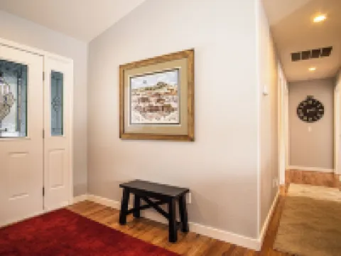 In the Heart of Hailey; Private Pet-friendly 3 Bedroom Home With Garage Hotels in Hailey