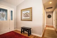 In the Heart of Hailey; Private Pet-friendly 3 Bedroom Home With Garage