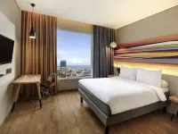 Ibis Styles Makassar Sam Ratulangi - ที่มีสระว่ายน้ำ