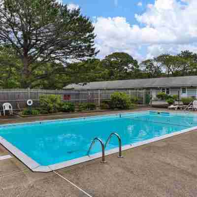 Chic Pool Condo Near Mayflower Beach Fitness & Recreational Facilities
