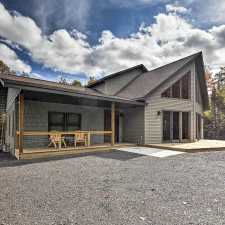 Spacious Hurley Home w/ Game Room Near Lakes