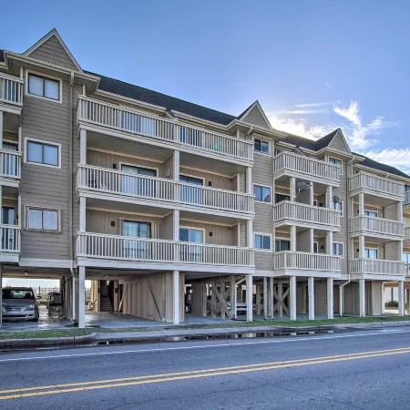 Walk to Shore! Ocean-View Condo in Carolina Beach