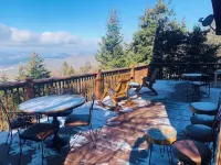 The Cedar Chalet @ 59 Westridge