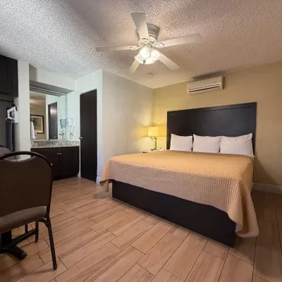 Hotel San Luis Hotels near CENTRO COMERCIAL LA GLORIA