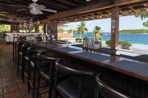 Trade Winds Restaurant & Guesthouse - 2-Star