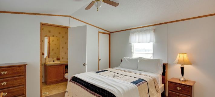 Game Room, Fireplaces, on-Site Lake! Kaufman Home Hotels in Kaufman County