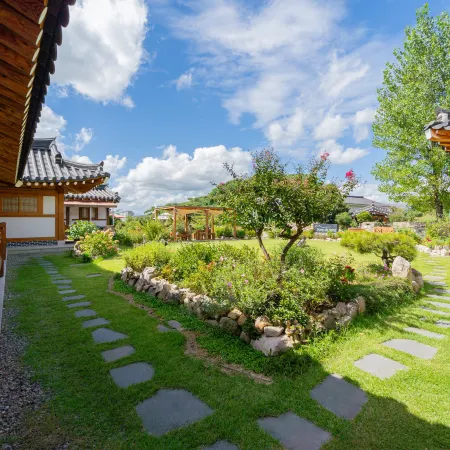 Gyeongju Dongodang Pension Отели рядом с достопримечательностью «Храм Голгулса»