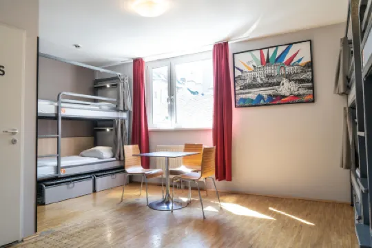 St Christopher's Inn Vienna Отели рядом с достопримечательностью «Парк Модена»