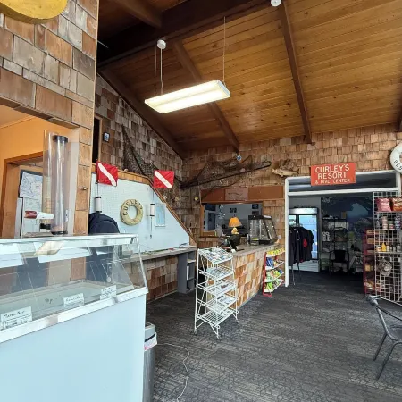 Curley's Resort & Dive Center