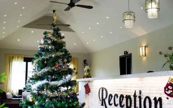 휴 리버사이드 부티크 리조트 정원 전경