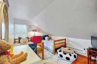 Cozy Cottage w/ Hot Tub in Freeland, Pets Welcome! - 3-Star