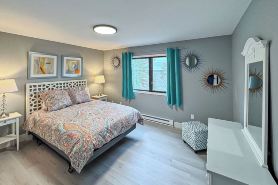 Luxury Rainy Lake House with Private Dock!