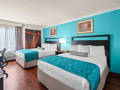 Howard Johnson by Wyndham Pasadena
