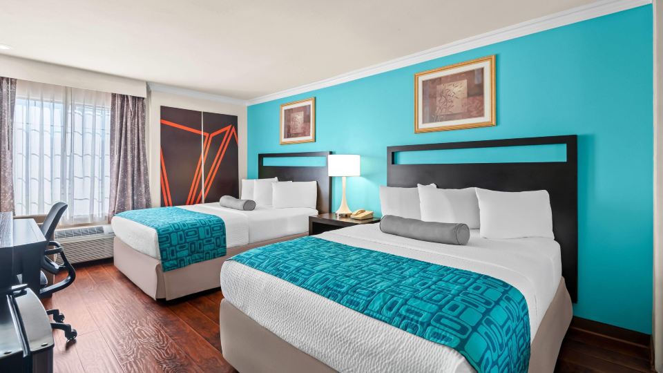 Howard Johnson by Wyndham Pasadena
