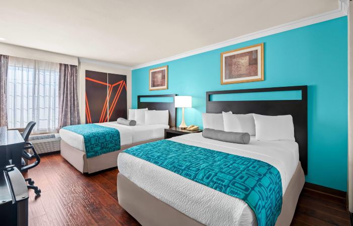 Howard Johnson by Wyndham Pasadena
