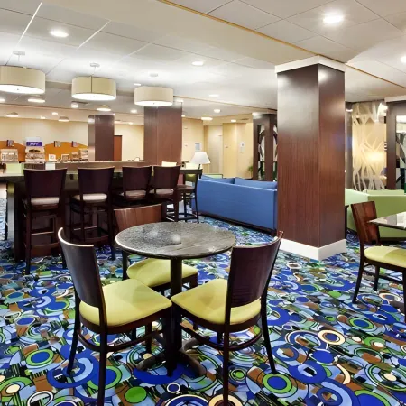 Holiday Inn Express & Suites ATLANTA ARPT WEST - CAMP CREEK by IHG
