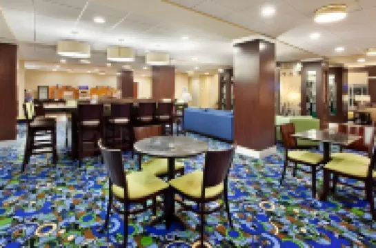 Holiday Inn Express & Suites ATLANTA ARPT WEST - CAMP CREEK by IHG