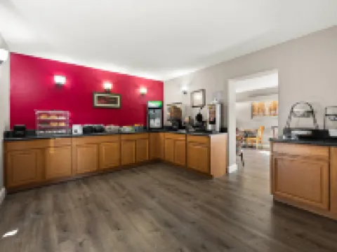 Econo Lodge Hotels in Dumbarton