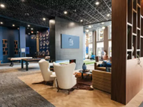 Designer 2BR | Gym, Parking Hotels in White Plains