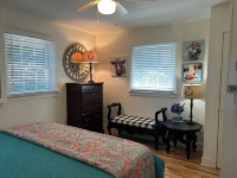 Historic Cottage Downtown