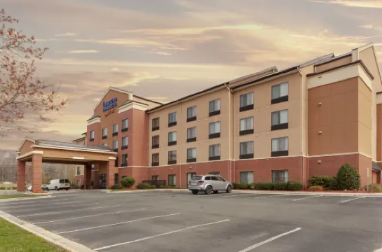 Fairfield Inn & Suites Charlotte Matthews Hotels in Charlotte